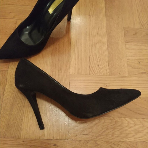Classic black suede high heel pumps size 39 like new