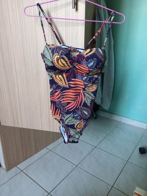 One-piece swimsuit new, size 80B, multicolor
