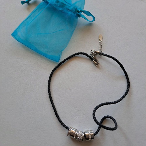 Faux bijoux necklace used