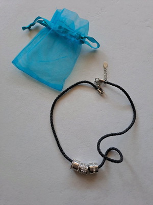 Faux bijoux necklace used