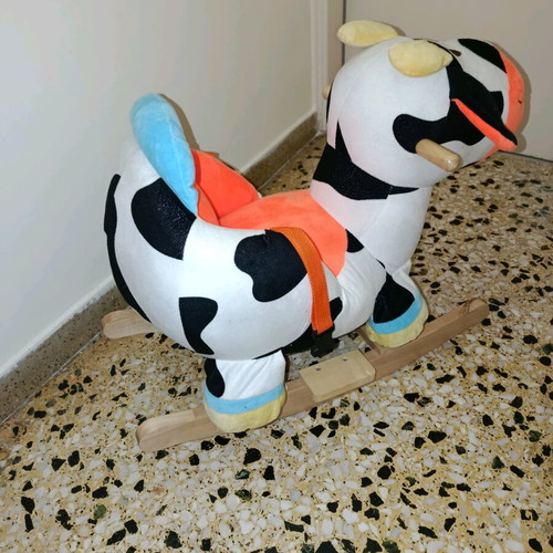 Skorpion Wheels Rocking Cow like new with sounds and wooden base
