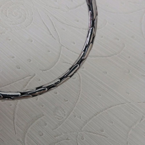 Unisex silver handcuff bracelet like new, openable