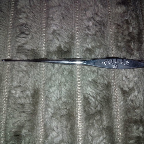 Tulip crochet hook number 16 (0.8 mm) like new