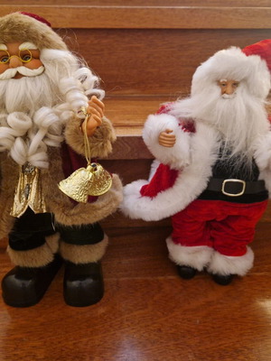 Decorative Santa Clauses like new, set of 2 pieces