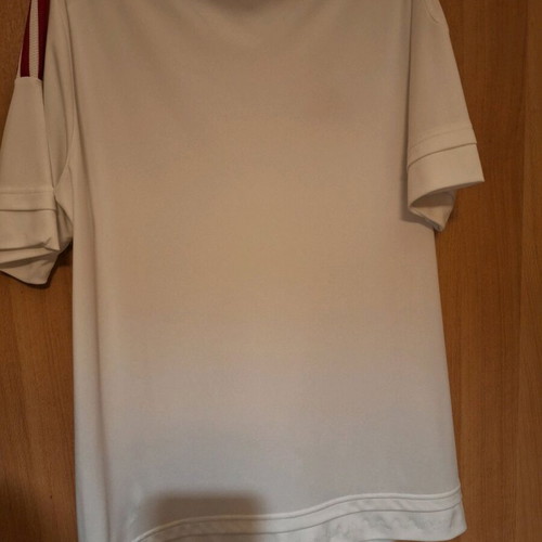 Manchester United 2015-16 away kit like new, kids size 15-16