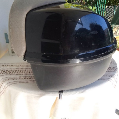 Piaggio top case used without key