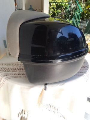 Piaggio top case used without key