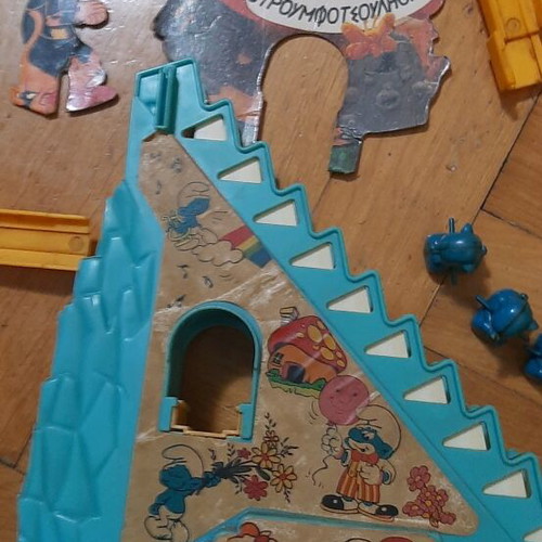 Vintage 1985 Stroumfotsoulihres toy used, needs repair