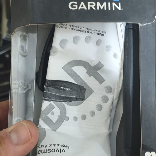 Garmin vívosmart activity tracker with box