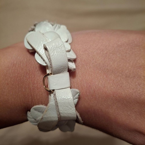 Folli Follie leather bracelet like new, white with flowers