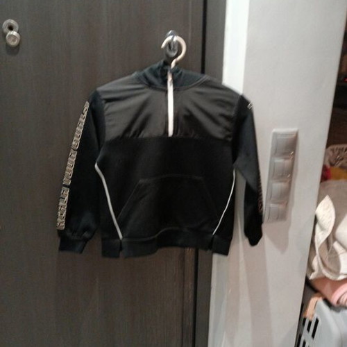 Zara girls' sweatshirt, size 9 years, black and white