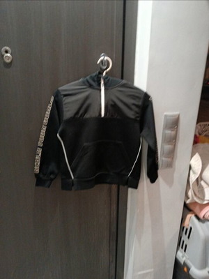 Zara girls' sweatshirt, size 9 years, black and white