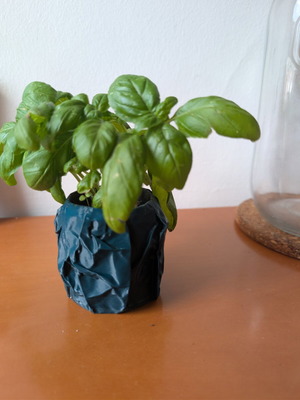 3D Printed Crumpled Paper Shaped Flower Pot 6cm like new