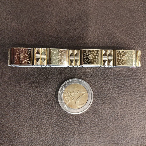 Women's magnetic bracelet