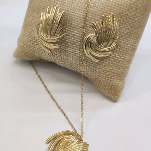 Jewelry set made of steel gold color new, necklace and earrings