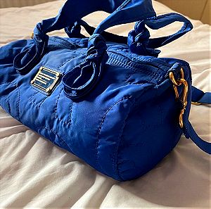 Πωλείται 20€ τσάντα βαρελάκι με μεγάλη χωρητικότητα αυθεντική Marc Jacobs μπλε