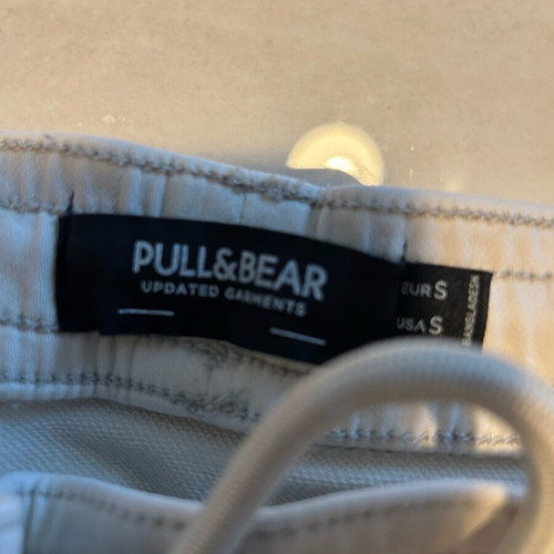 Pull & Bear βερμούδα με εξωτερικές τσέπες σε άριστη κατάσταση, εκρού μαλλί ύφασμα, μέγεθος S