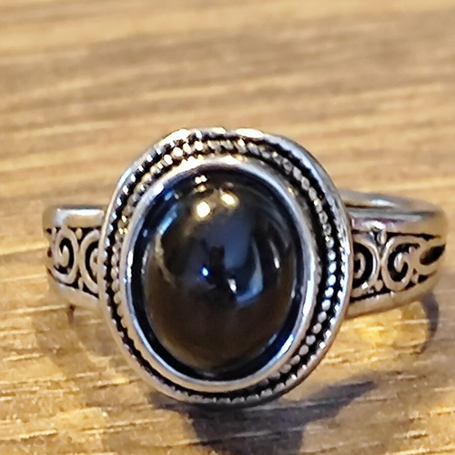 Elegant silver ring with round black stone, like new