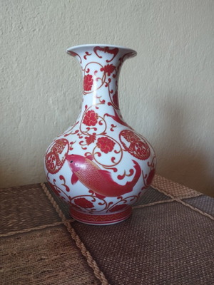 Chinese porcelain vase like new, medium size, high quality