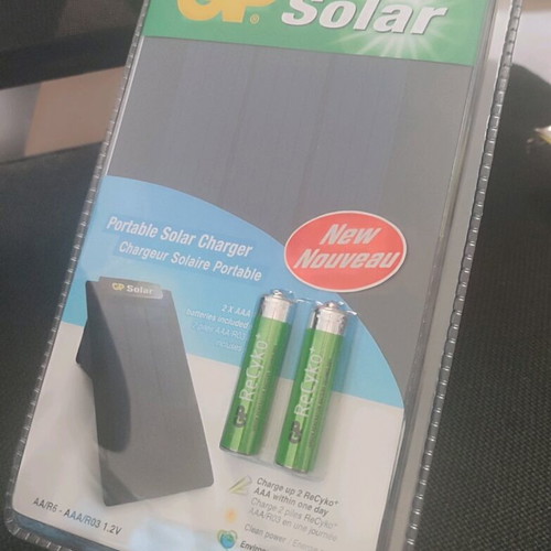 Solar GP solar panel battery charger for AA and AAA batteries