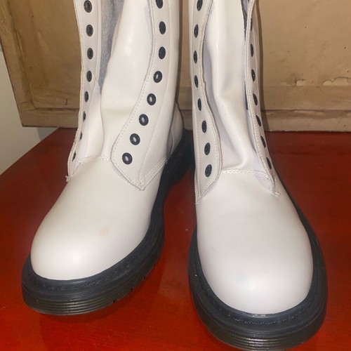Women's white ankle boots like new, without laces