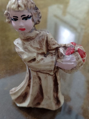 Statuette of a girl holding a basket of flowers, like new