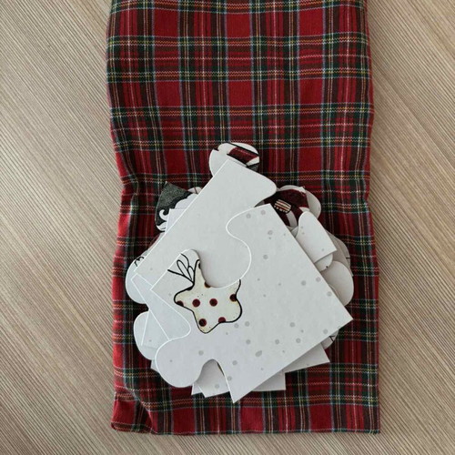 Small puzzle new, 12 pieces with case