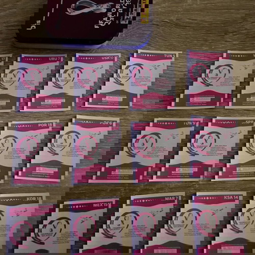 Αυτοκόλλητα Panini Qatar 54 με μεταλλική συλλεκτική θήκη