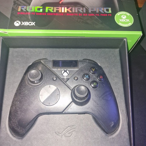 Asus Raikiri Pro Controller like new with LCD screen