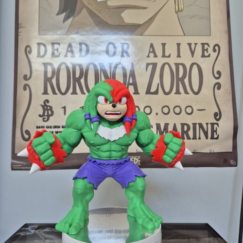 Knuckles x Hulk Collectible Figure like new
