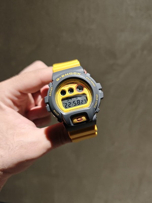 Casio G-Shock DW-6900Y-9ER men's watch like new, 90's sporty yellow grey