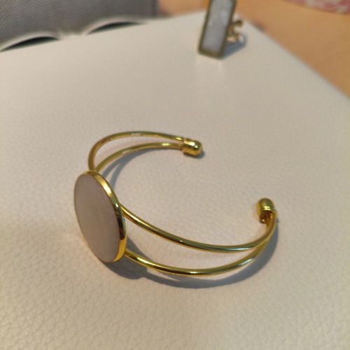 Handmade stainless steel bracelet with white resin, like new