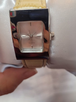 Quartz wristwatch, beige, new