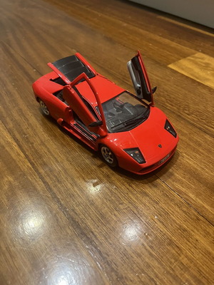 Lamborghini Murcielago LP640 model 1:24 used