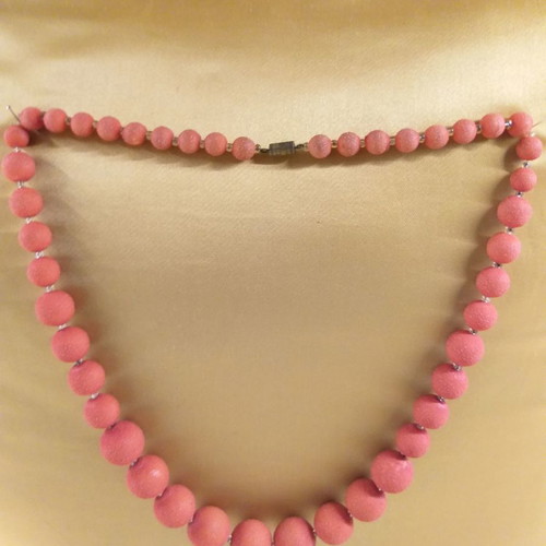 Orange-red necklace with textured stones used