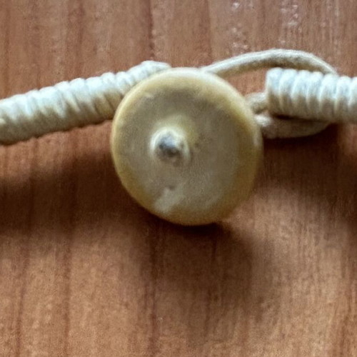 Set of 2 necklaces used, white shade with shells and synthetic pieces