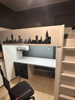 Υπερυψωμένο κρεβάτι IKEA STUVA με γραφείο και αποθηκευτικούς χώρους