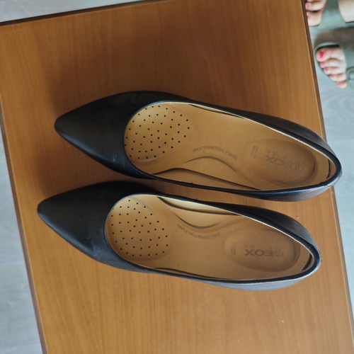 Geox leather pumps like new, black, size 35