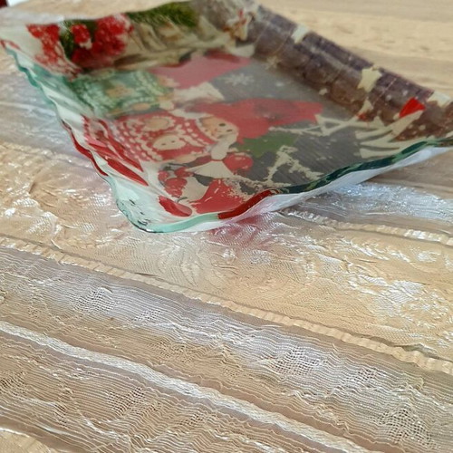 Christmas decorative platter like new with Xmas theme