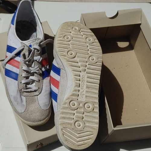 Adidas SL72 athletic shoes slightly used, size 40, white and red