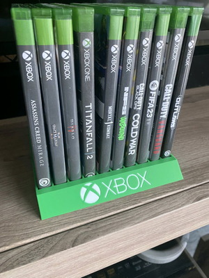 Xbox game case stand like new