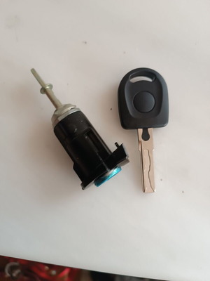 Αφαλός κλειδαριάς πόρτας με κλειδί για VW Golf 4 '98-'04 καινούργιο