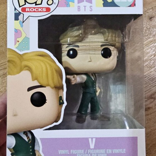 Funko Pop! Rocks BTS "Dynamite" V (#223) new