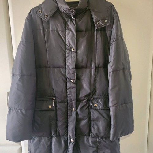 Long women's Zara basic jacket size L like new, black with down filling