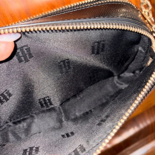 Tommy Hilfiger crossbody bag like new, black