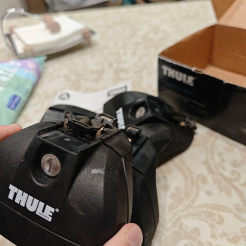 Thule 753 roof rack feet like new for Opel Corsa 2006 and other models
