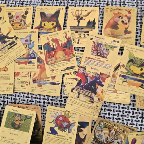 Pokémon cards like new, 50 gold with 12 rare