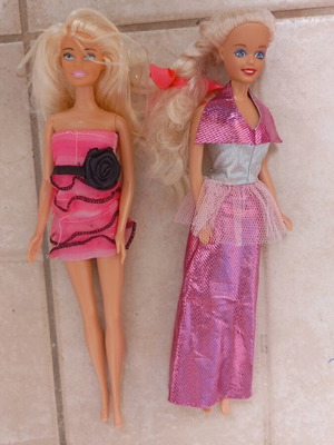 Barbie dolls like new, as a pack