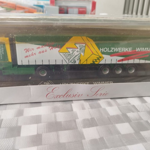HO Scale Crane and Trucks new for model layout or static modeling
