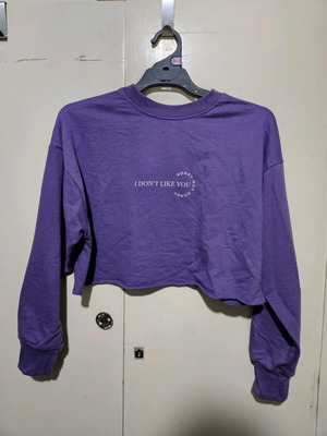 Purple cropped t-shirt like new, size L